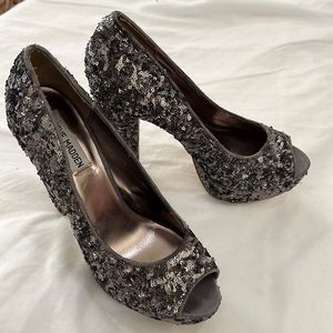 Steve Madden Alice Sequin Metallic / Silver Peep Toe Platform 5” Block Size 7.5